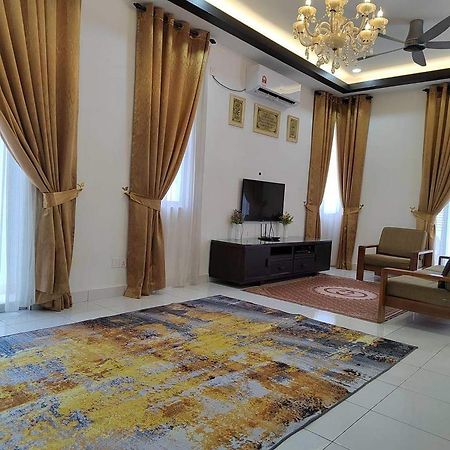 Homestay Greenway Pasir Gudang Esterno foto