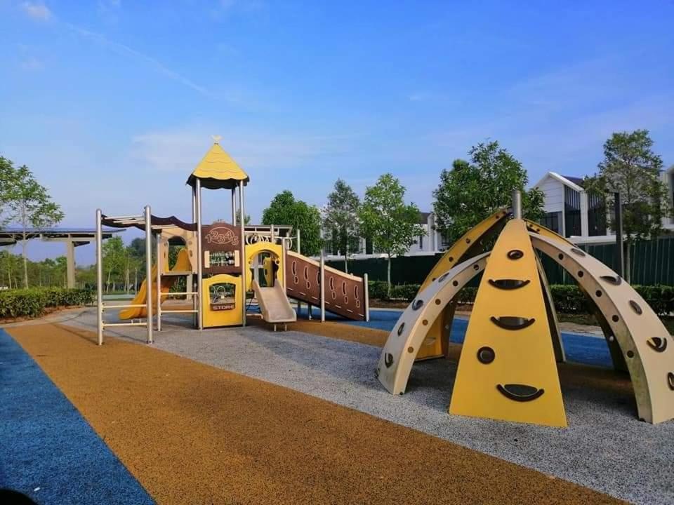 Homestay Greenway Pasir Gudang Esterno foto
