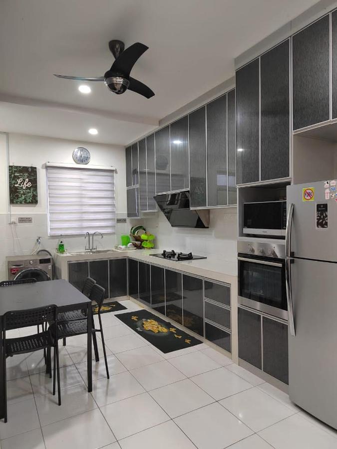 Homestay Greenway Pasir Gudang Esterno foto