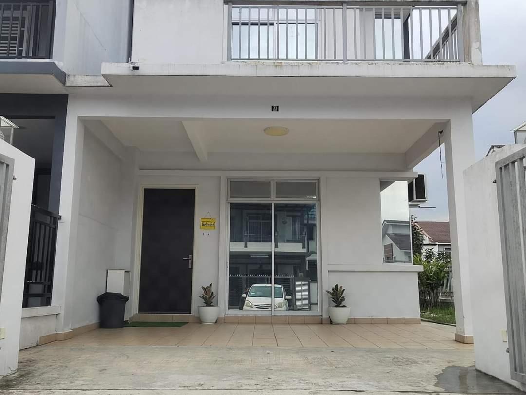 Homestay Greenway Pasir Gudang Esterno foto