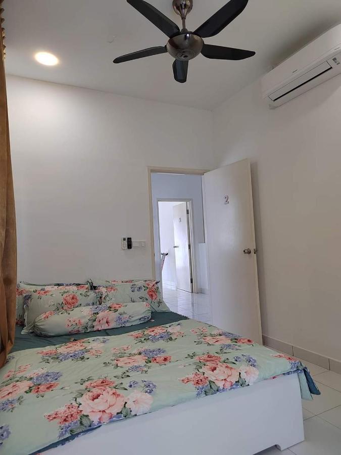 Homestay Greenway Pasir Gudang Esterno foto