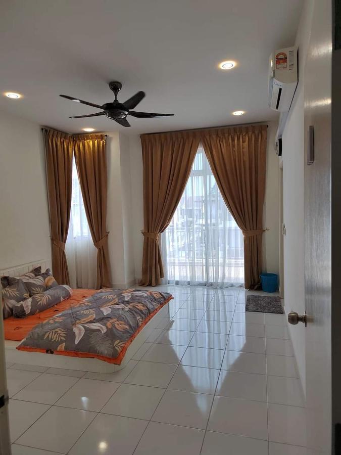 Homestay Greenway Pasir Gudang Esterno foto